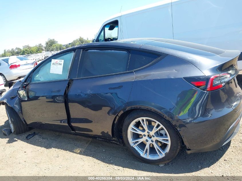 2024 Tesla Model Y Long Range Dual Motor All-Wheel Drive VIN: 7SAYGDEE8RA246903 Lot: 40255304