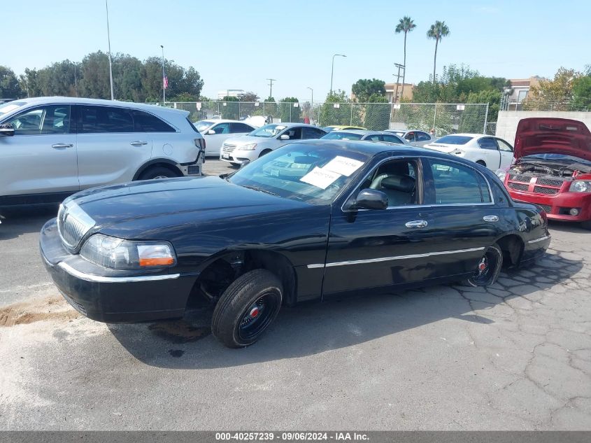 1998 Lincoln Town Car Signature VIN: 1LNFM82W4WY657369 Lot: 40257239