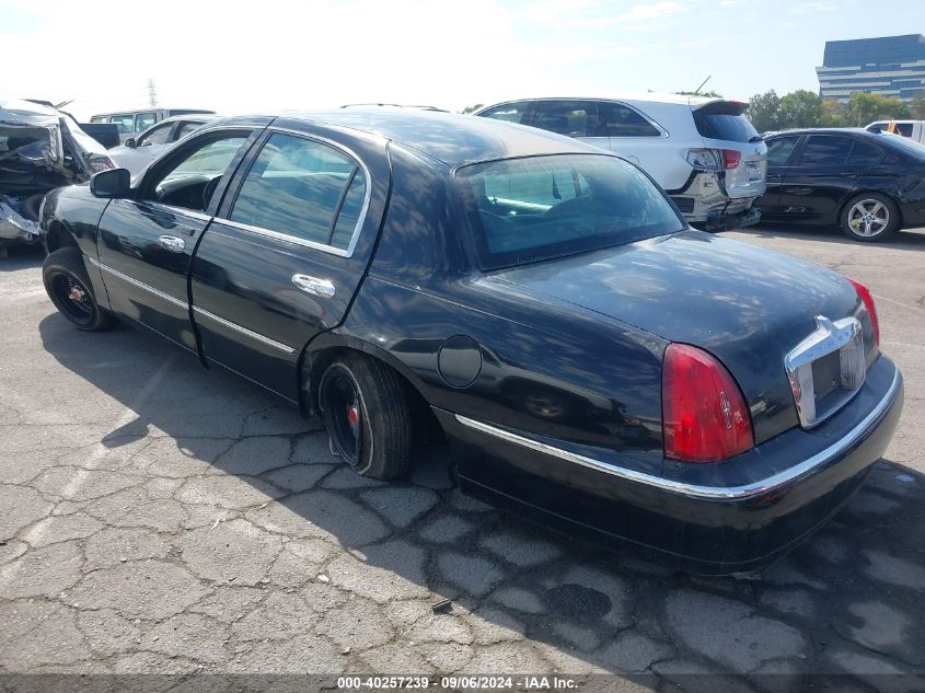 1998 Lincoln Town Car Signature VIN: 1LNFM82W4WY657369 Lot: 40257239