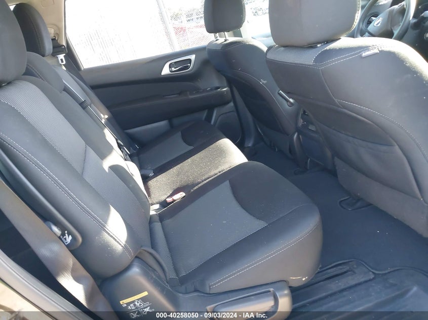 2017 NISSAN PATHFINDER VIN: 5N1DR2MN3HC615611