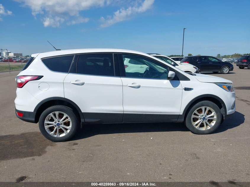 VIN 1FMCU9GD2HUC79885 2017 FORD ESCAPE SE