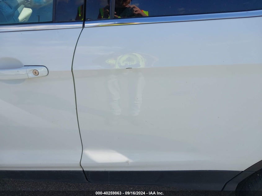 VIN 1FMCU9GD2HUC79885 2017 FORD ESCAPE SE