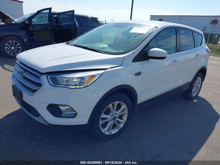 VIN 1FMCU9GD2HUC79885 2017 FORD ESCAPE SE