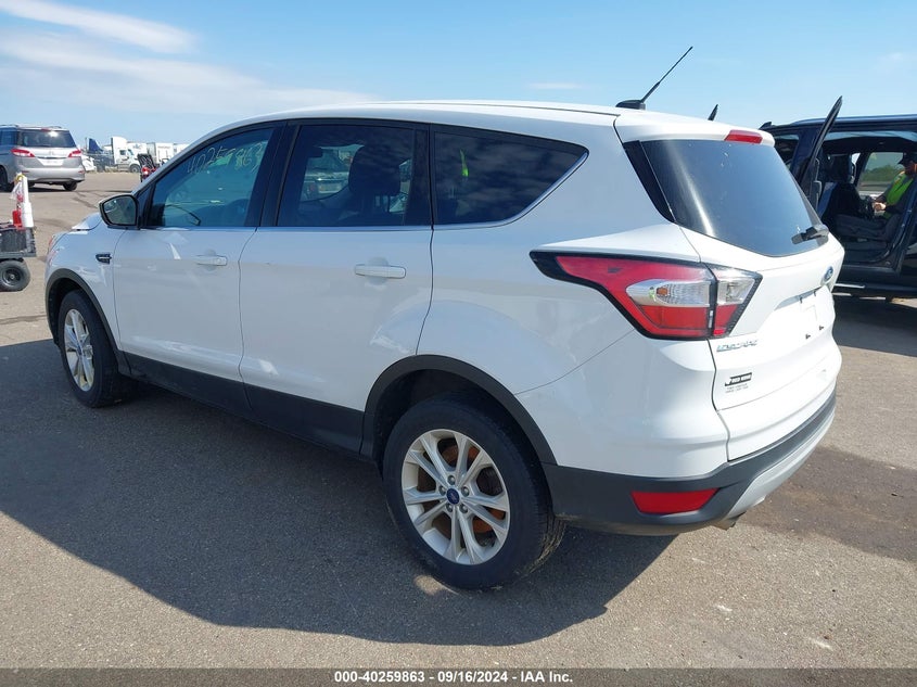 VIN 1FMCU9GD2HUC79885 2017 FORD ESCAPE SE
