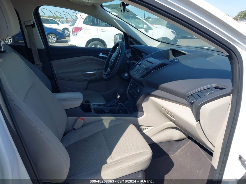 VIN 1FMCU9GD2HUC79885 2017 FORD ESCAPE SE