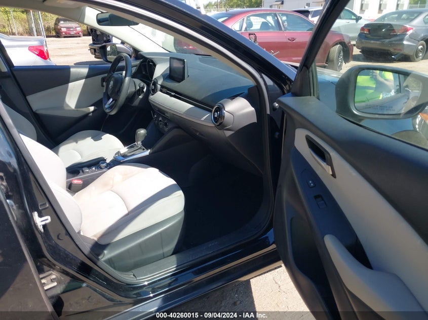 VIN 3MYDLBYV9KY511947 2019 TOYOTA YARIS LE