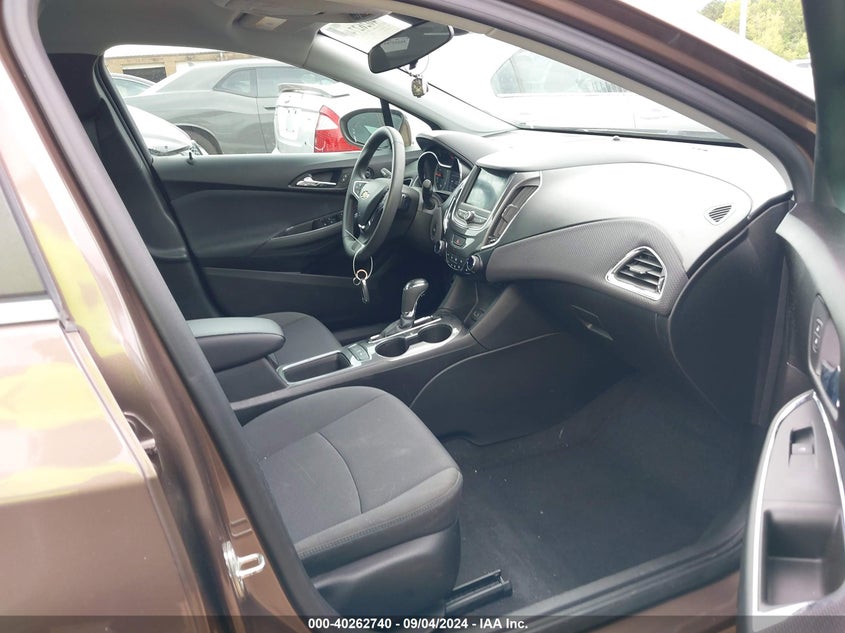 2019 CHEVROLET CRUZE LT - 1G1BE5SM1K7102613