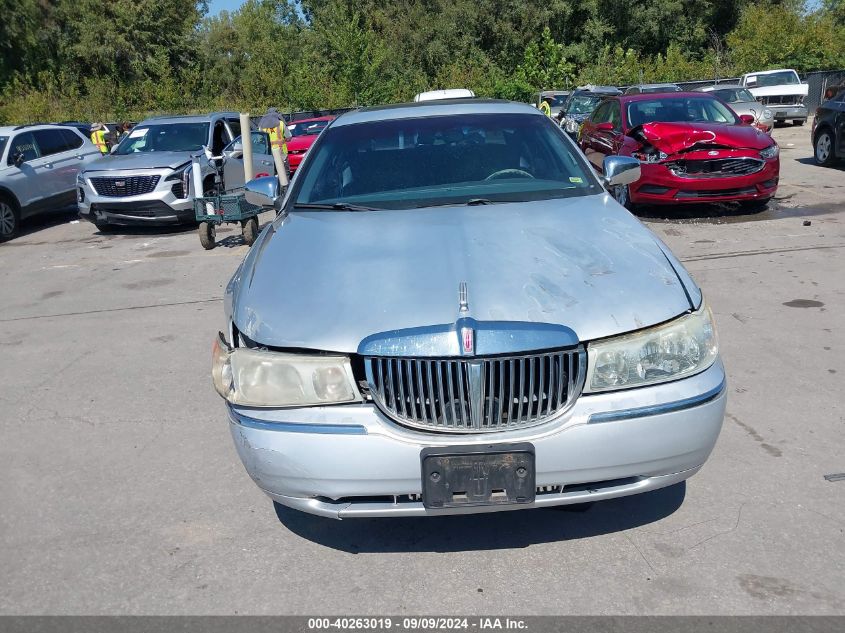 1998 Lincoln Town Car Signature VIN: 1LNFM82W8WY726659 Lot: 40263019