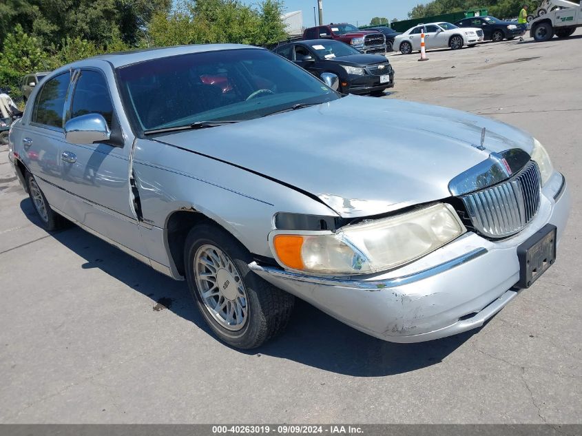 1998 Lincoln Town Car Signature VIN: 1LNFM82W8WY726659 Lot: 40263019