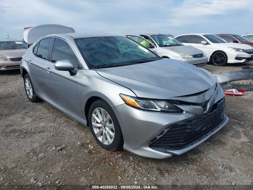 4T1B11HKXJU586522 2018 TOYOTA CAMRY - Image 1