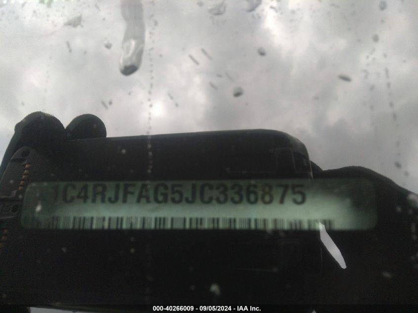VIN 1C4RJFAG5JC336875 2018 JEEP GRAND CHEROKEE ALTITUDE 4X4