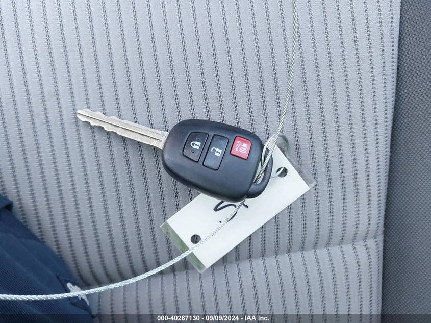 2015 TOYOTA RAV4 LE - JTMZFREV6FD073907