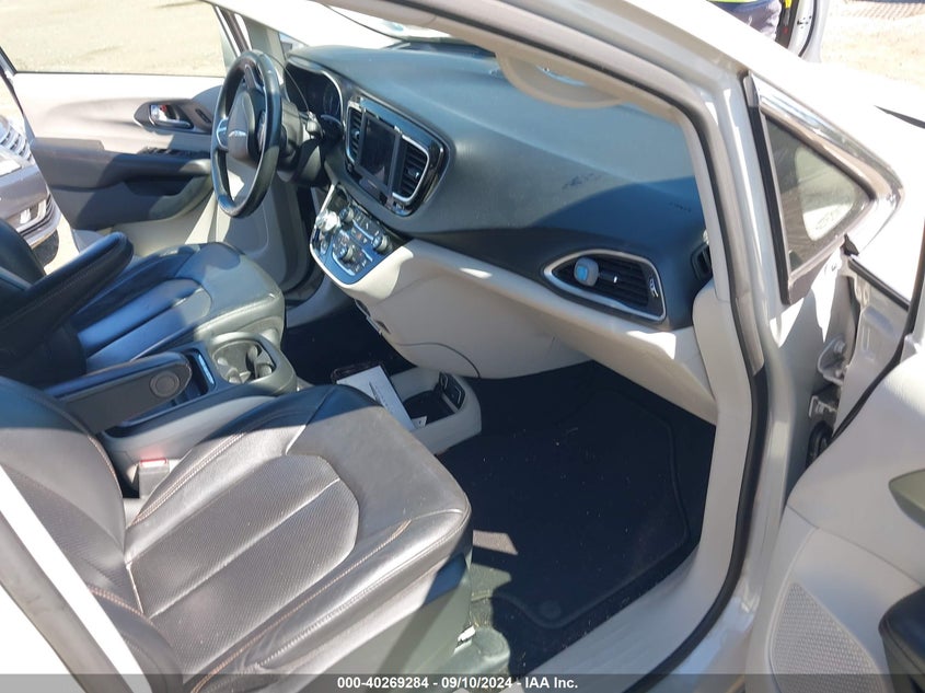 VIN 2C4RC1BG4LR128640 2020 CHRYSLER PACIFICA TOURING L