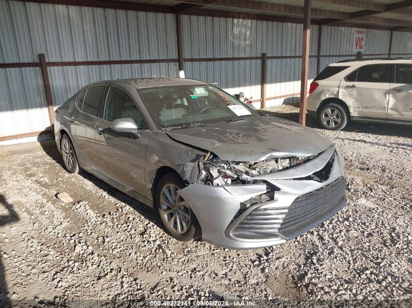 4T1C11AK7NU695279 2022 TOYOTA CAMRY - Image 1