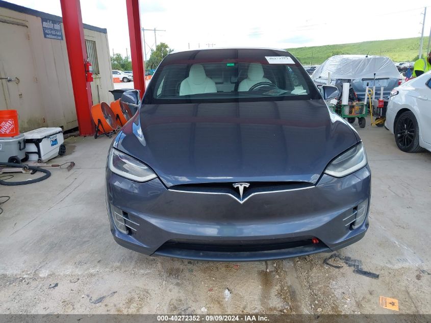 2017 Tesla Model X 100D/75D/90D VIN: 5YJXCBE2XHF043771 Lot: 40272352