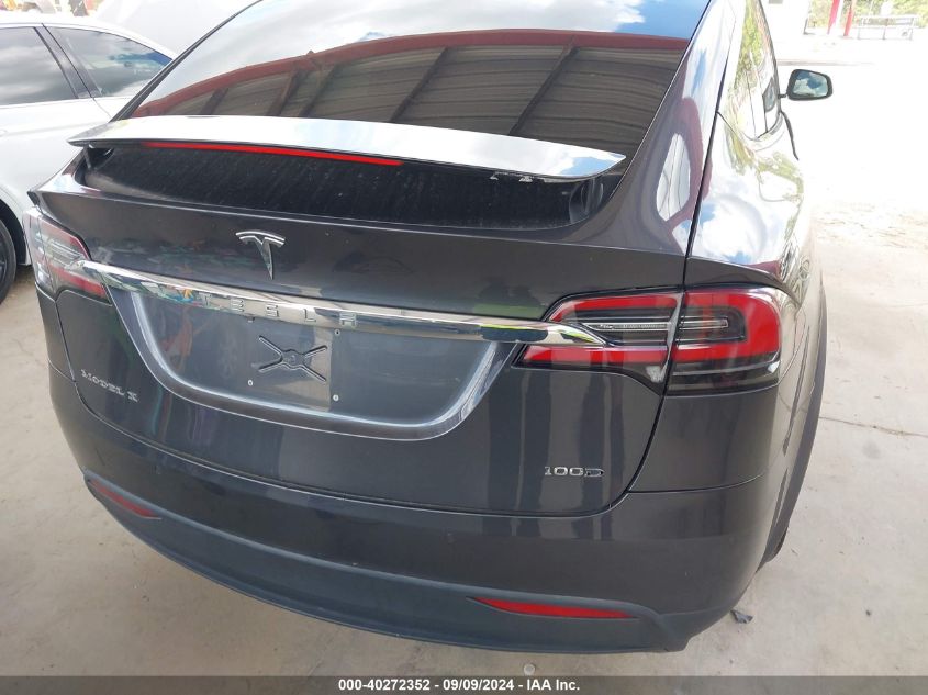 2017 Tesla Model X 100D/75D/90D VIN: 5YJXCBE2XHF043771 Lot: 40272352