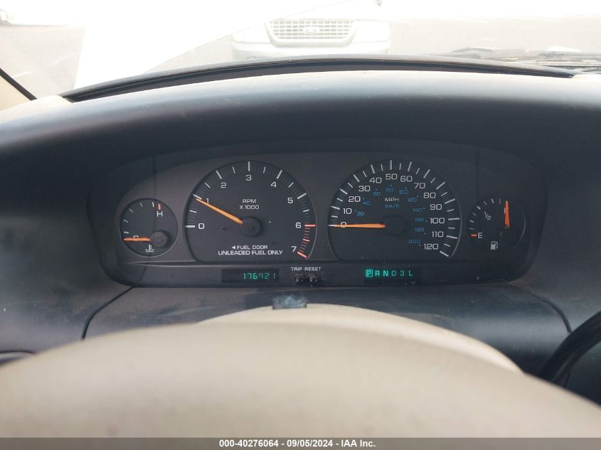 2B4GP45G7YR744653 2000 Dodge Caravan Se