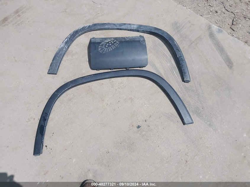 2023 CHEVROLET TRAVERSE FWD LS - 1GNERFKW6PJ126004