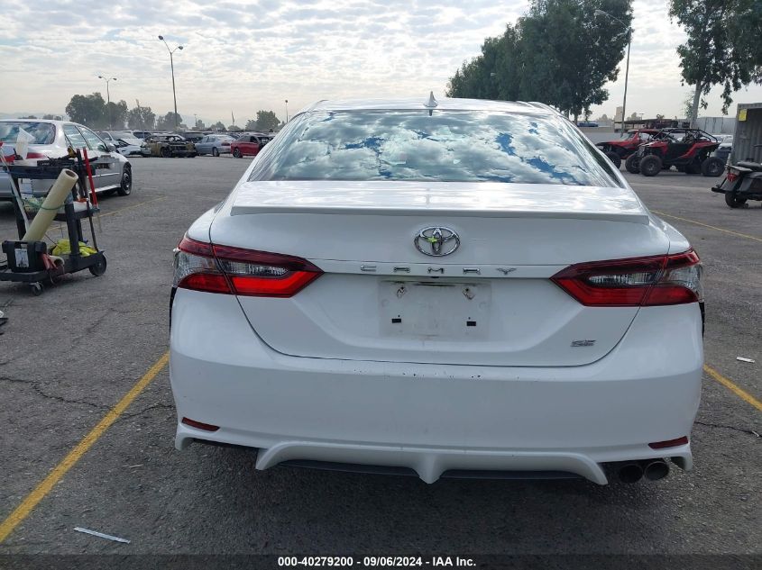 4T1G11AK8MU586555 2021 TOYOTA CAMRY - Image 17