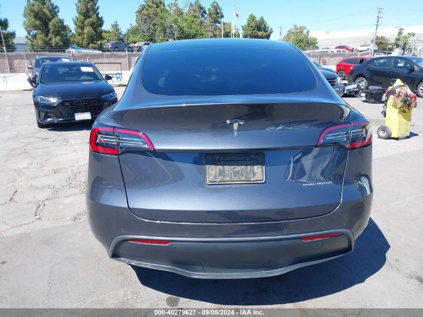 2022 Tesla Model Y Long Range Dual Motor All-Wheel Drive VIN: 7SAYGDEE4NF462065 Lot: 40279627