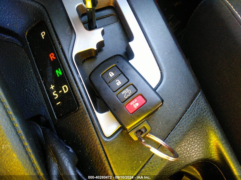 2016 TOYOTA RAV4 HYBRID XLE - JTMRJREV4GD022115