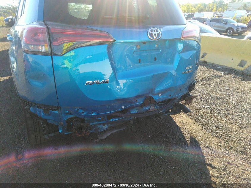 2016 TOYOTA RAV4 HYBRID XLE - JTMRJREV4GD022115