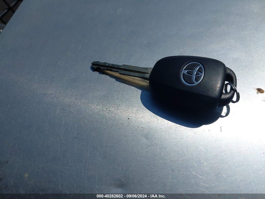 VIN JTMWFREV7HJ145723 2017 TOYOTA RAV4 XLE