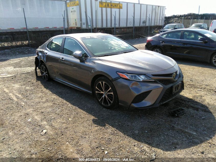 4T1B11HK9JU620692 2018 TOYOTA CAMRY - Image 1