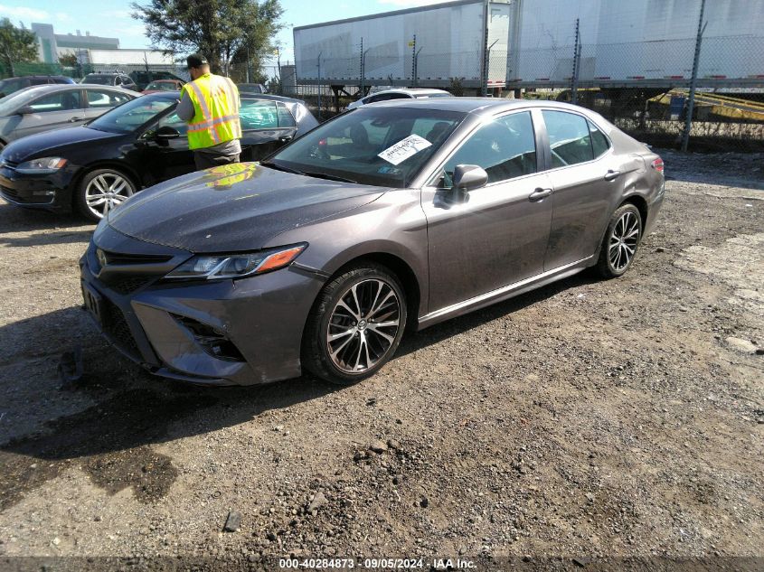 4T1B11HK9JU620692 2018 TOYOTA CAMRY - Image 2