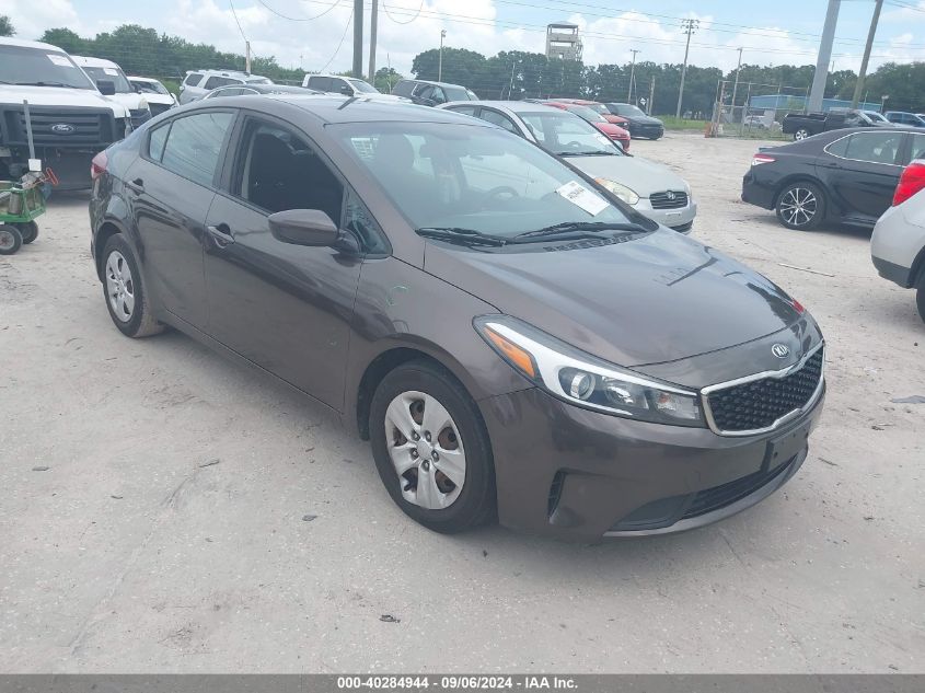 3KPFK4A72HE153876 2017 KIA FORTE - Image 1