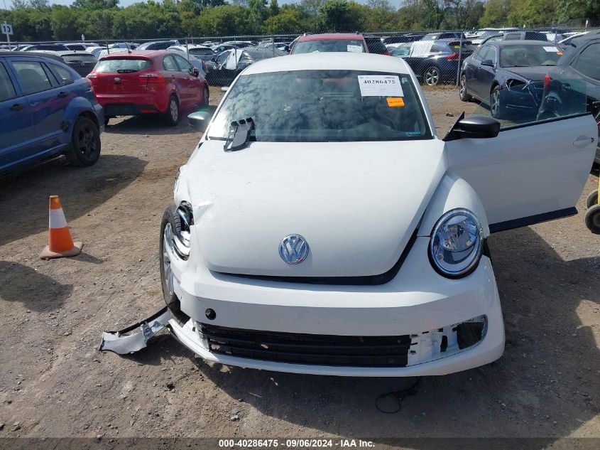 2013 Volkswagen Beetle 2.5L Entry VIN: 3VWFP7AT9DM651988 Lot: 40286475