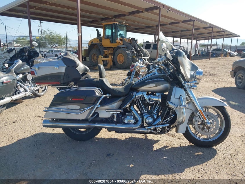 2013 HARLEY-DAVIDSON FLHTCUSE CVO ULTRA CLS ELECTRA GLD - 1HD1PR815DB957718