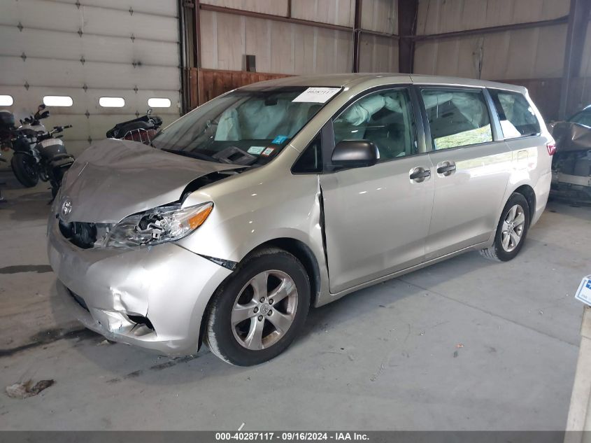 5TDZZ3DC0HS891743 2017 TOYOTA SIENNA - Image 2