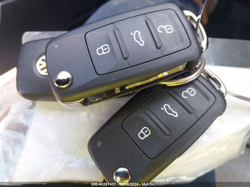 2013 VOLKSWAGEN JETTA HYBRID SE/SEL/SEL PREMIUM - 3VW637AJ6DM293629