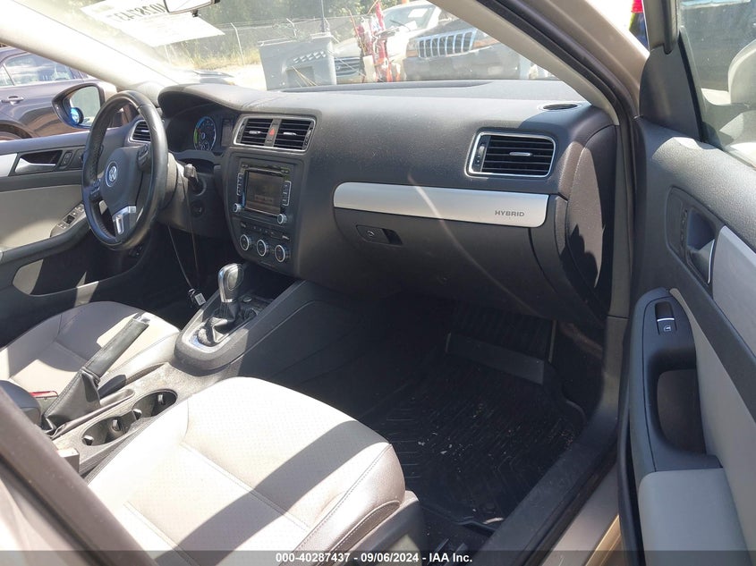 2013 VOLKSWAGEN JETTA HYBRID SE/SEL/SEL PREMIUM - 3VW637AJ6DM293629