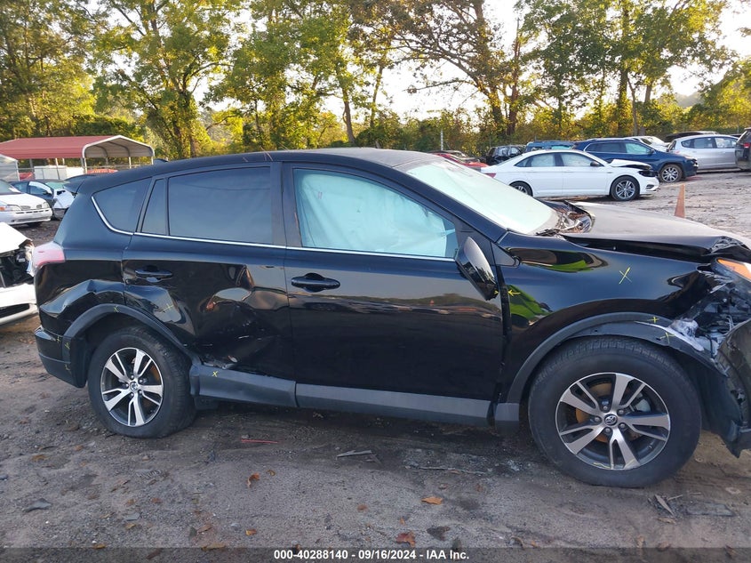 VIN 2T3RFREV2JW806224 2018 TOYOTA RAV4 XLE