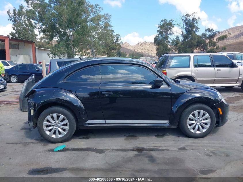 2013 Volkswagen Beetle 2.5L Entry VIN: 3VWFP7AT1DM645022 Lot: 40288536