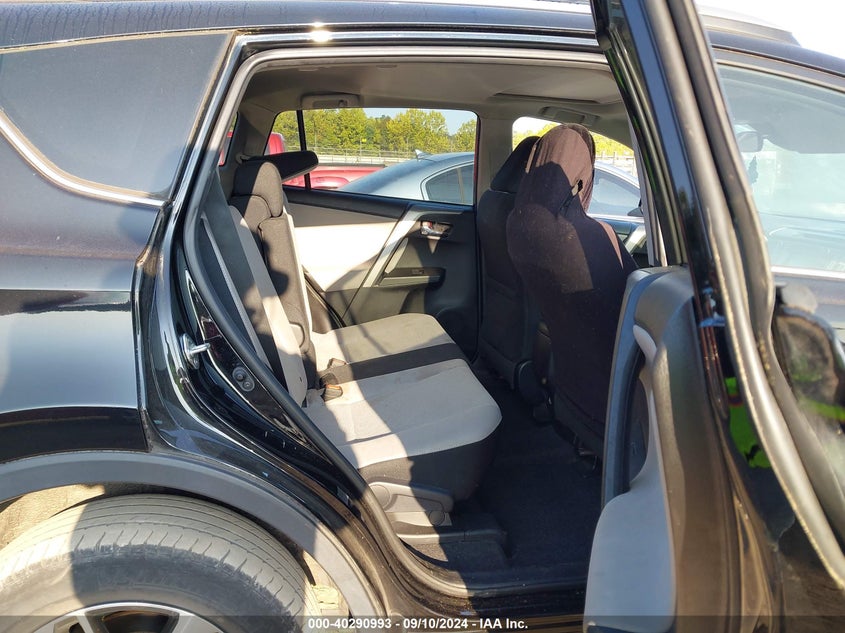 2T3RFREV8HW571046 2017 Toyota Rav4 Xle