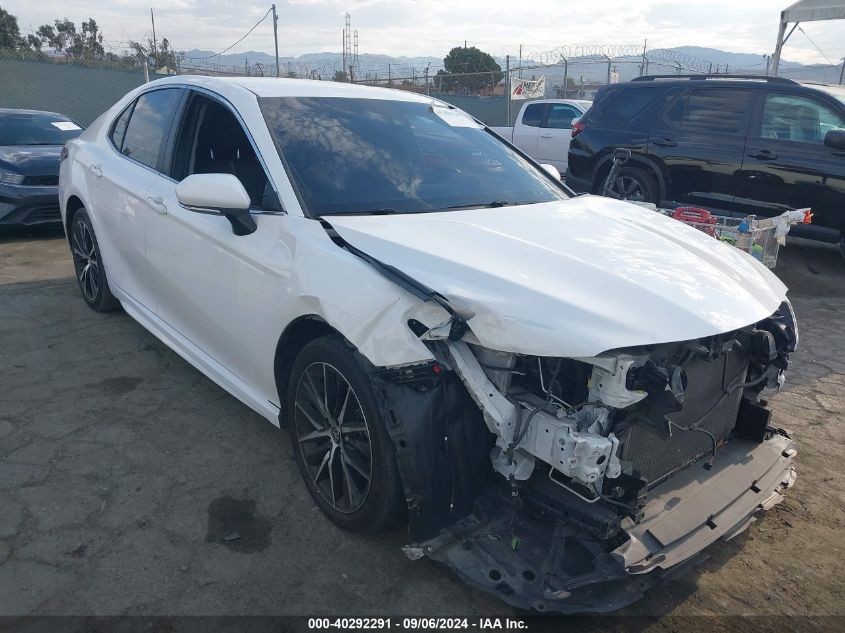 4T1B11HK0JU650485 2018 TOYOTA CAMRY - Image 1