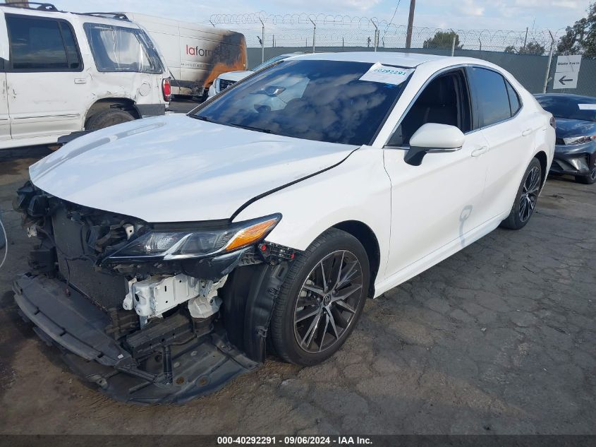 4T1B11HK0JU650485 2018 TOYOTA CAMRY - Image 2