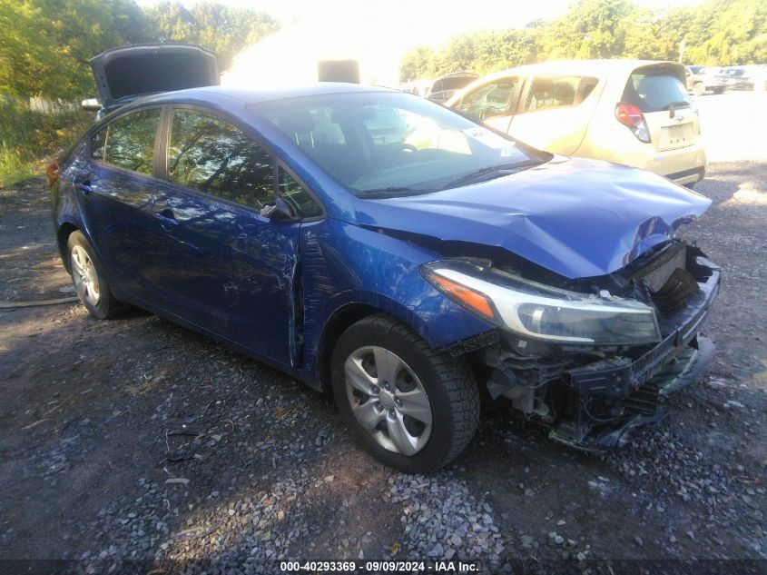 3KPFL4A70JE185065 2018 KIA FORTE - Image 1