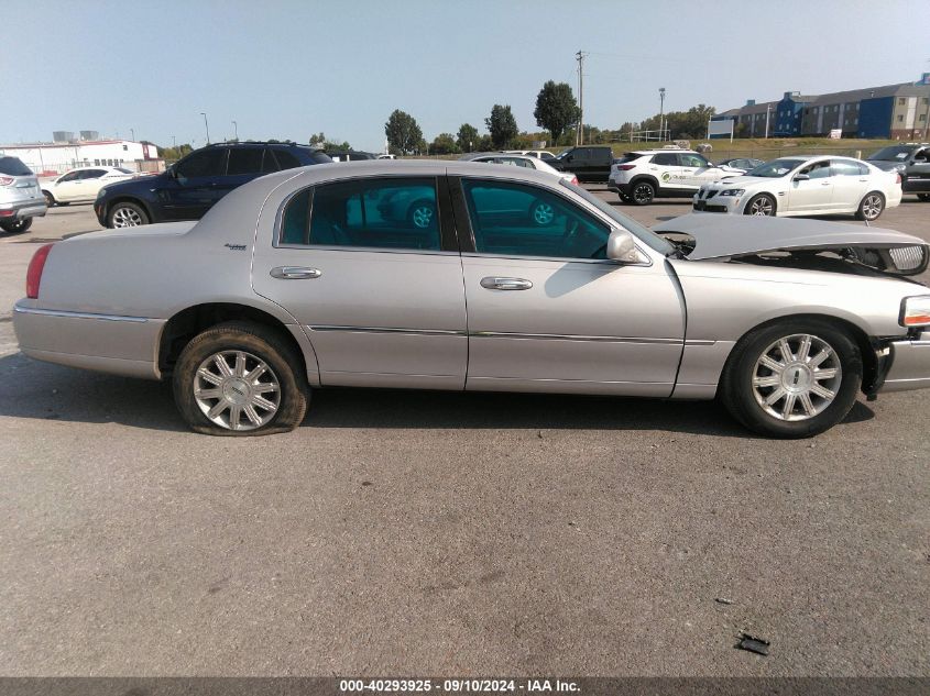 2006 Lincoln Town Car Signature Limited VIN: 1LNHM82W96Y610833 Lot: 40293925