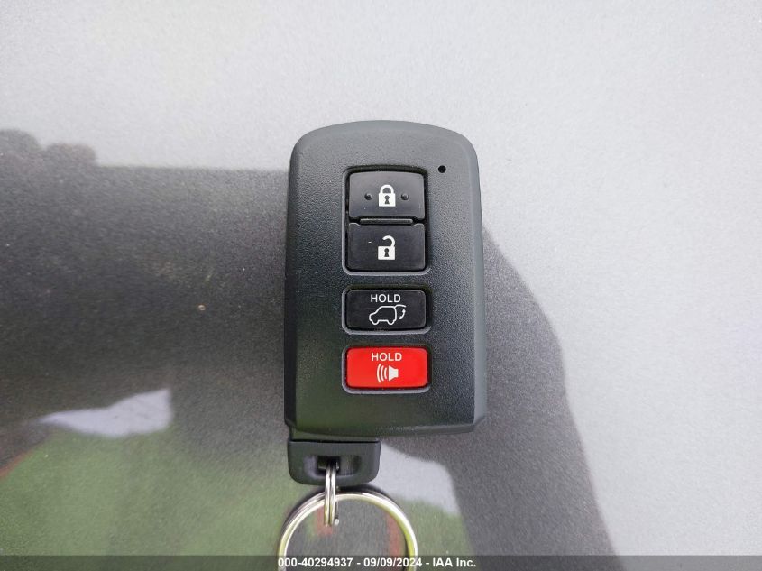 VIN JTMRFREV9HJ170281 2017 TOYOTA RAV4 XLE