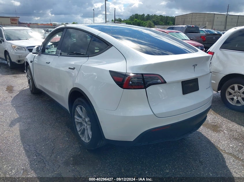 2022 Tesla Model Y(VIN: 7SAYGDEE4NF443547