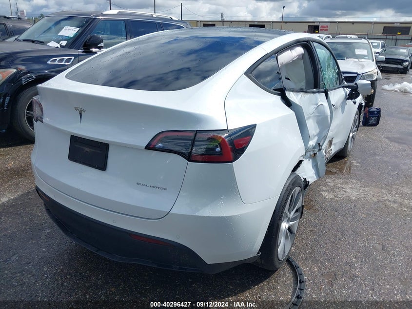 2022 Tesla Model Y(VIN: 7SAYGDEE4NF443547