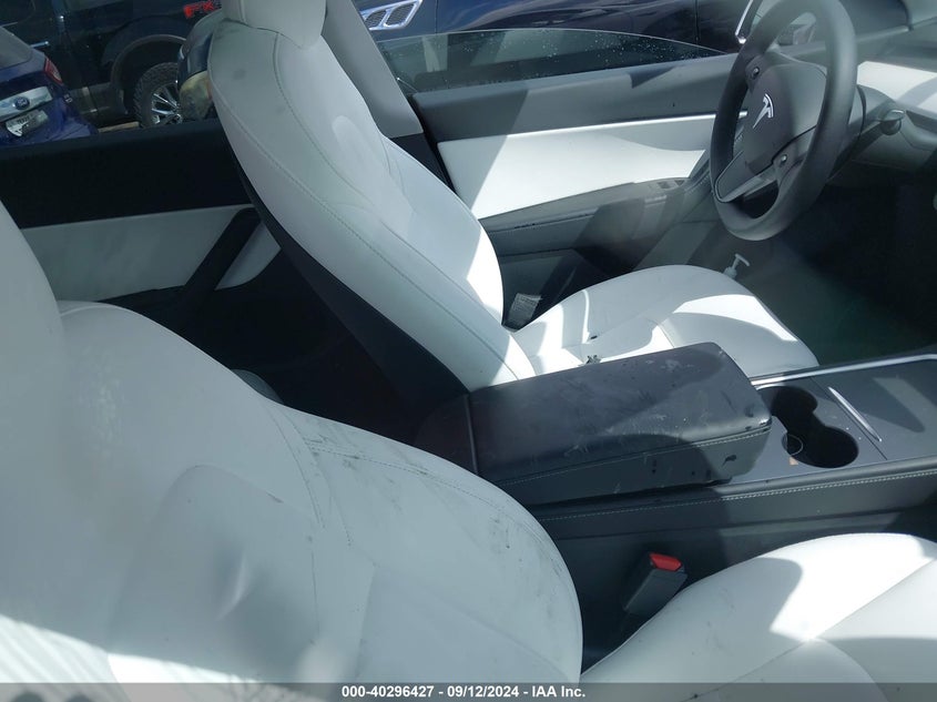 2022 Tesla Model Y(VIN: 7SAYGDEE4NF443547