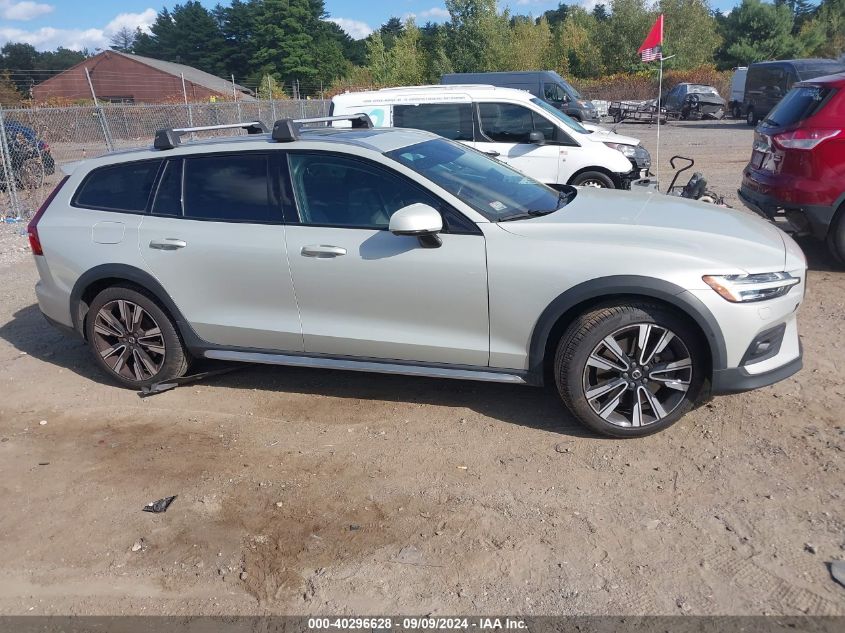 2020 Volvo V60 Cross Country T5 VIN: YV4102WK9L1030800 Lot: 40296628