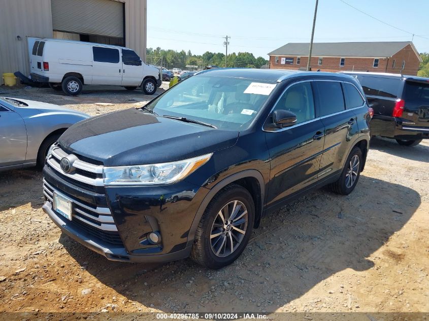 5TDJZRFHXHS480455 2017 TOYOTA HIGHLANDER - Image 2