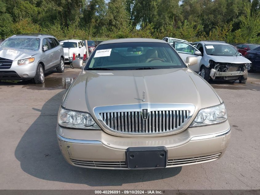 2010 Lincoln Town Car Signature Limited VIN: 2LNBL8CV4AX750344 Lot: 40296891