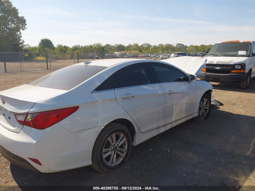 2014 HYUNDAI SONATA VIN: 5NPEB4AC3EH911840